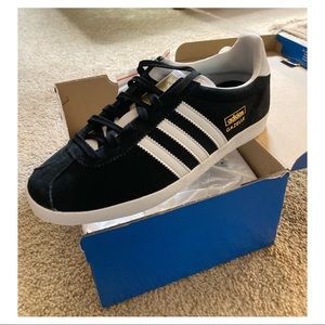 Adidas Gazelle OG Shoes (FV7773) (NWT/Original Box) (black/white/gold)